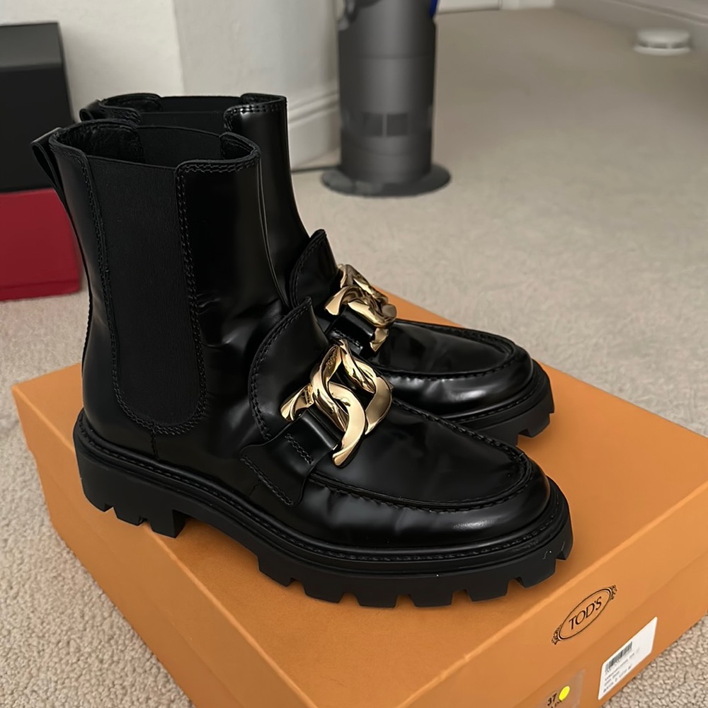 Never worn.  New with box and dust bag.